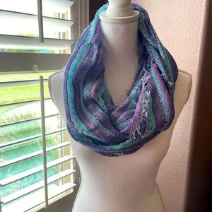 EUC STUNNING INFINITY SCARF